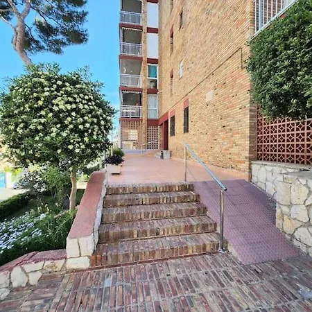 Large In Front Of The Beach! Withparking *