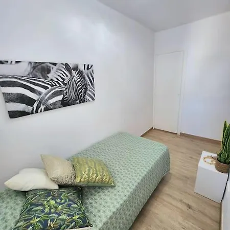 Large In Front Of The Beach! Withparking * Salou