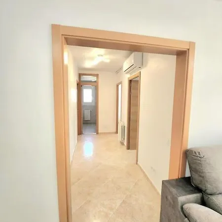 Large In Front Of The Beach! Withparking * Salou