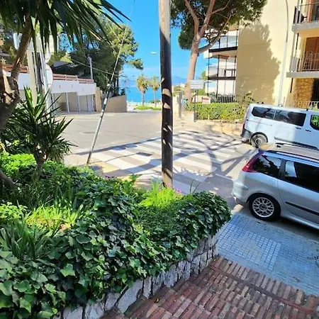 Large In Front Of The Beach! Withparking