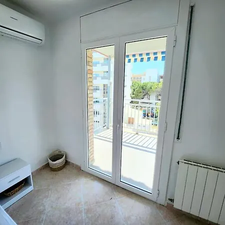 Large In Front Of The Beach! Withparking Apartment